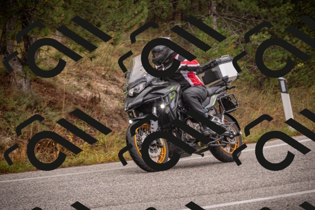 20251018114015-_5009985_am_