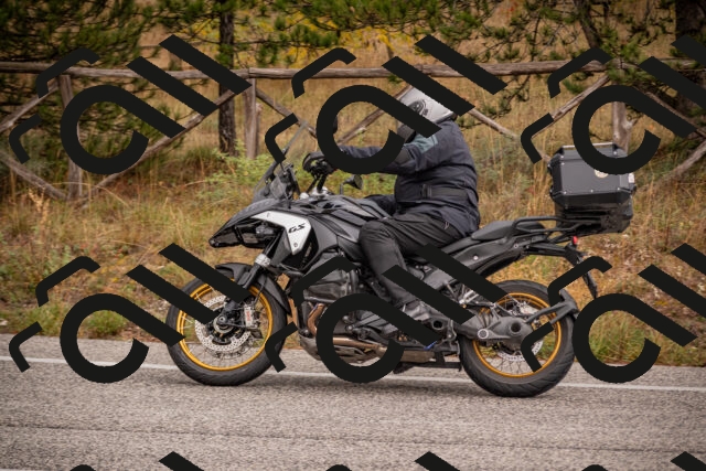 20251018121924-_5000036_am_