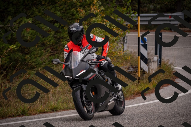 20251018124558-_5000073_am_