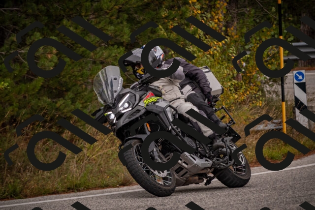 20251019104212-_5000151_am_