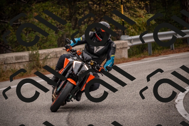 20251019105054-_5000172_am_