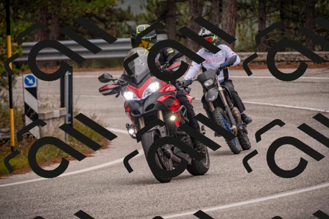 20251019105838-_5000213_am_