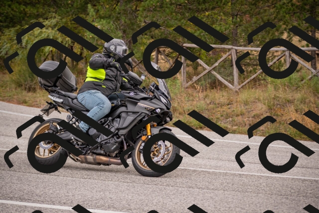 20251019110943-_5000250_am_