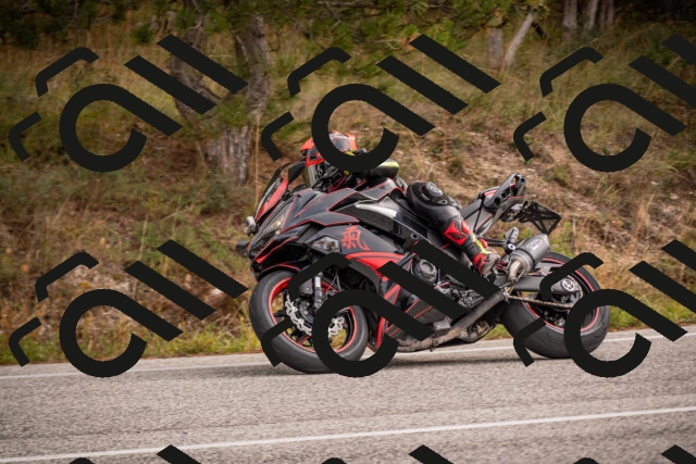 20251019112137-_5000277_am_