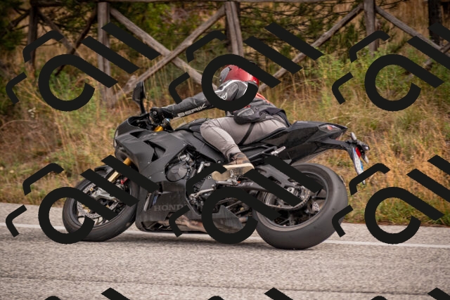 20251019112335-_5000285_am_