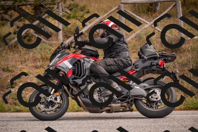 20251019112351-_5000289_am_