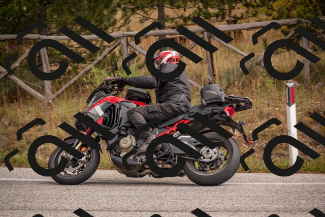 20251019112351-_5000290_am_