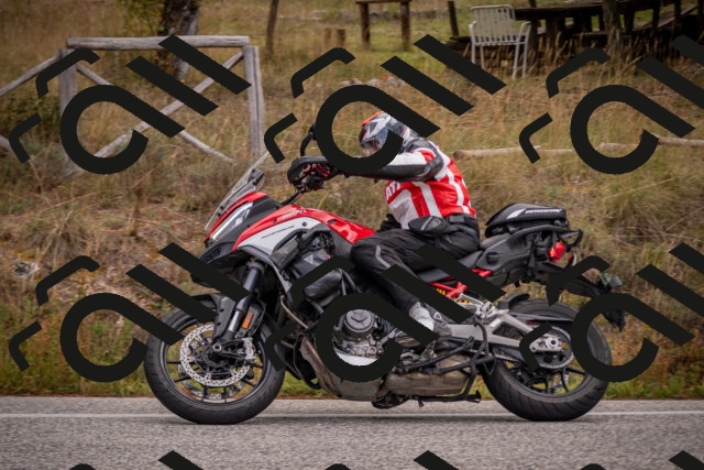 20251019112736-_5000307_am_