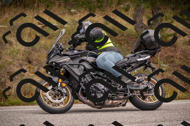 20251019113209-_5000322_am_