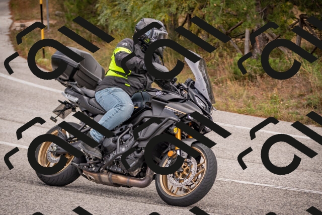 20251019114335-_5000350_am_