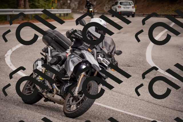 20251019114703-_5000356_am_