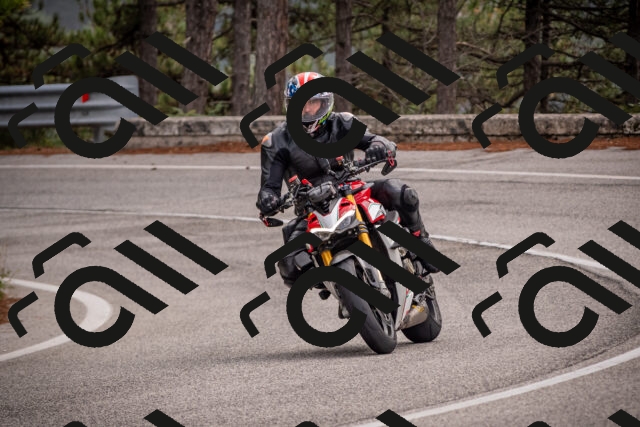 20251019114923-_5000372_am_