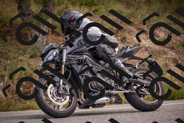 20251019115402-_5000413_am_