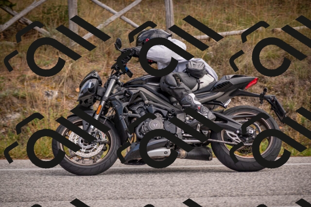 20251019115403-_5000414_am_