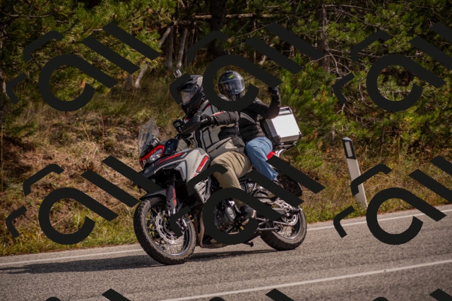 20251019120730-_5000447_am_