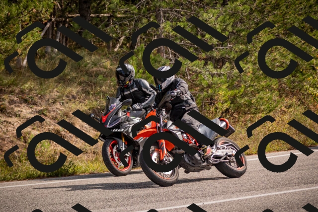 20251019120807-_5000459_am_