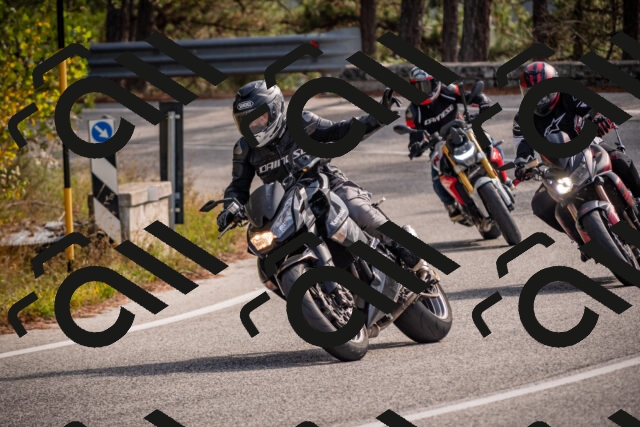 20251019120938-_5000477_am_