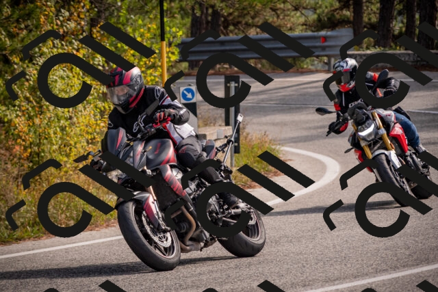 20251019120938-_5000478_am_