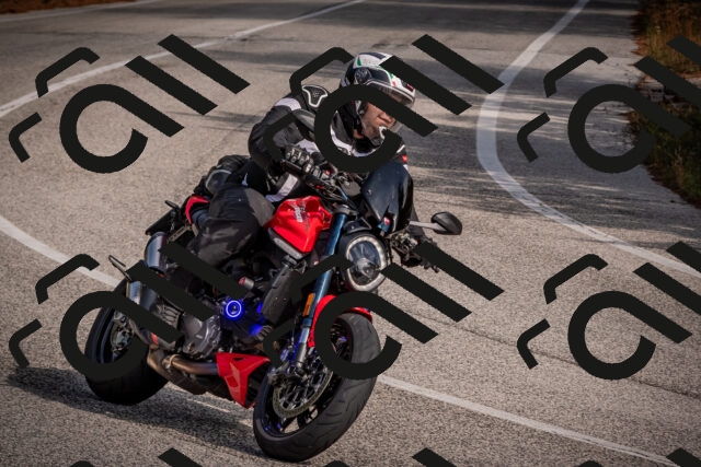 20251019121400-_5000493_am_