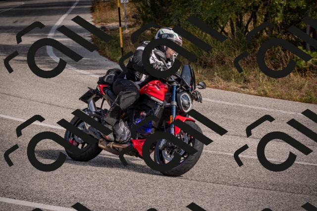 20251019121400-_5000494_am_