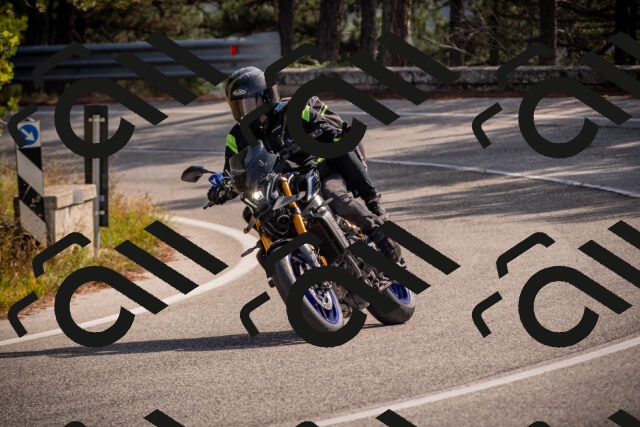 20251019121428-_5000495_am_