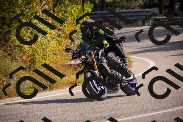 20251019121428-_5000496_am_