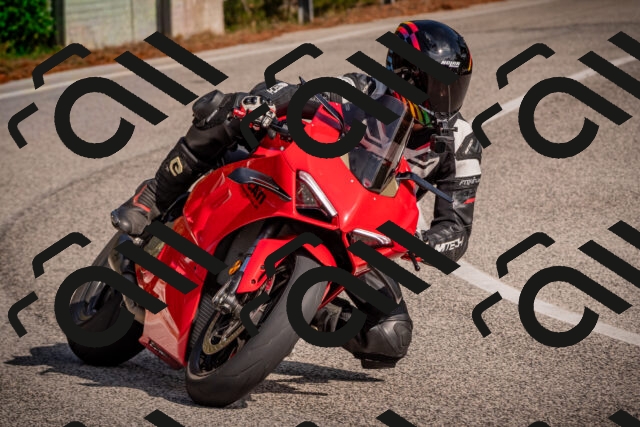 20251019121808-_5000508_am_