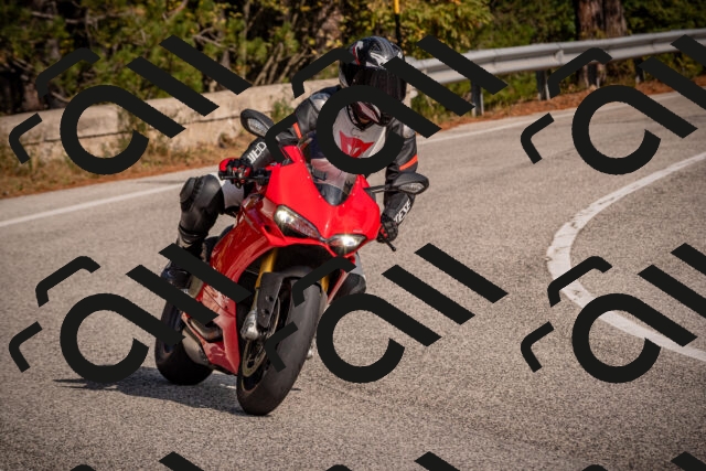 20251019121817-_5000516_am_