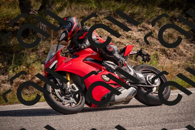 20251019121854-_5000530_am_