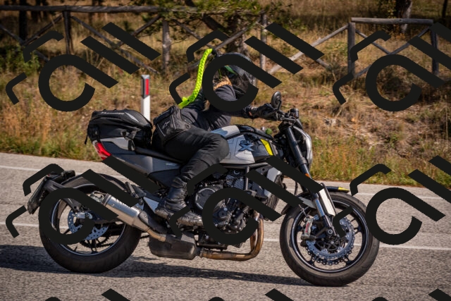 20251019122516-_5000545_am_