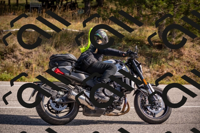 20251019122517-_5000546_am_