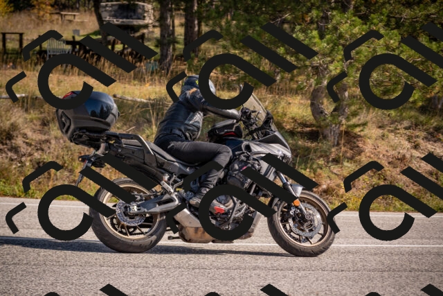 20251019122839-_5000556_am_