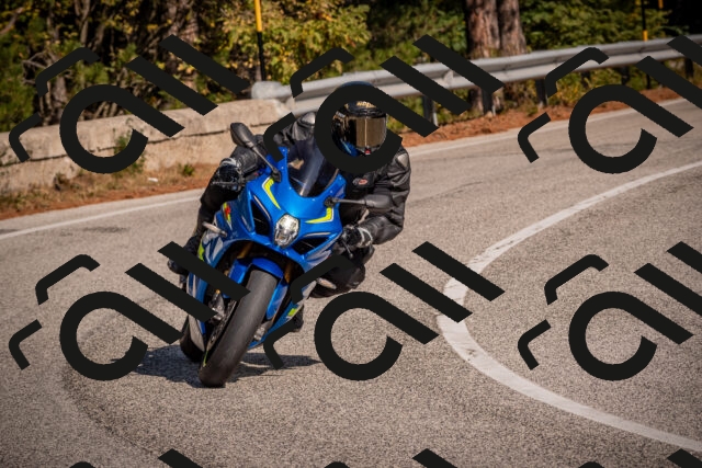 20251019123930-_5000626_am_