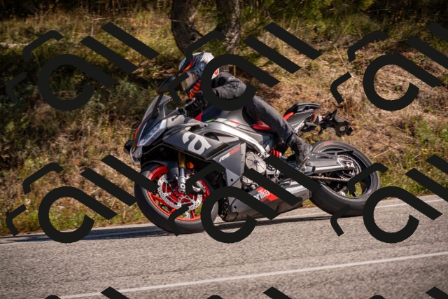 20251019124007-_5000635_am_