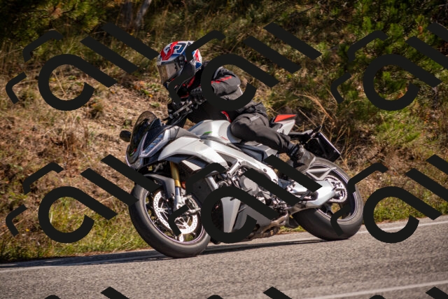 20251019124020-_5000640_am_