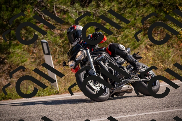 20251019124025-_5000643_am_