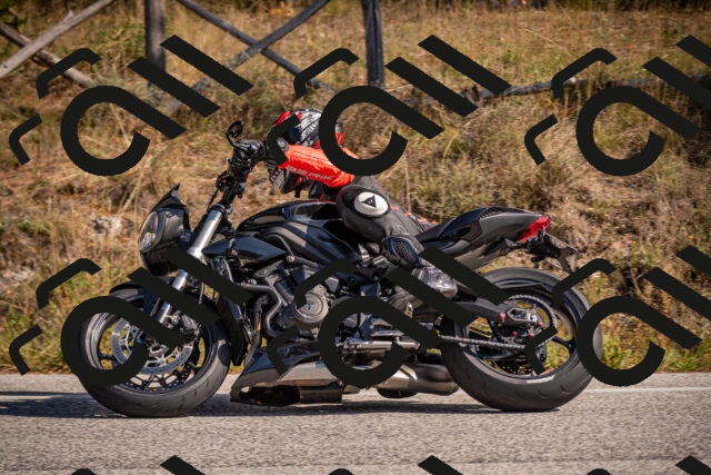 20251019124025-_5000645_am_