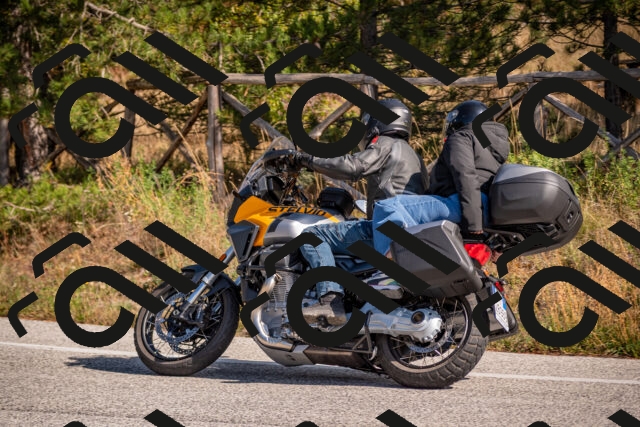 20251019124028-_5000650_am_