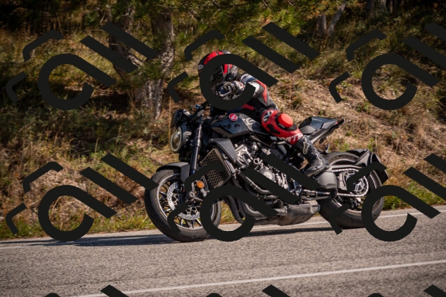 20251019124418-_5000685_am_