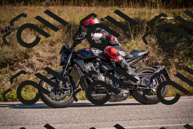 20251019124419-_5000686_am_