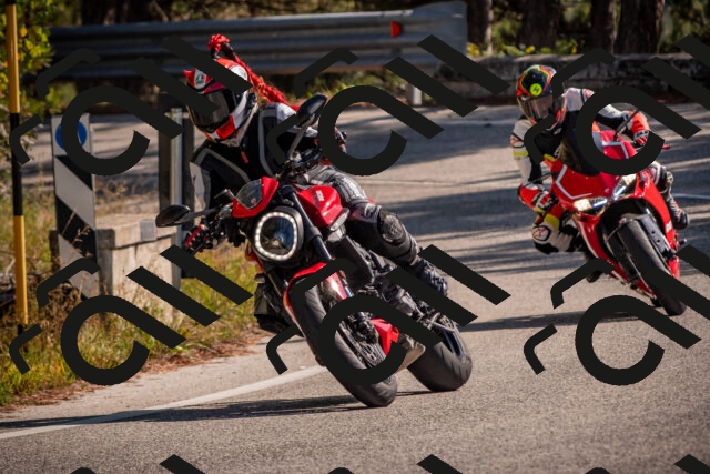 20251019124426-_5000690_am_