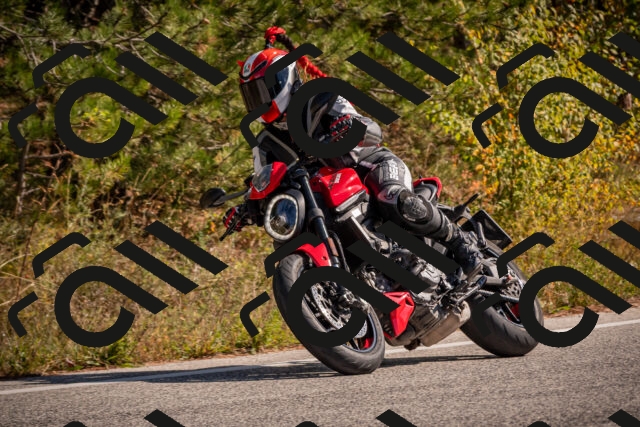 20251019124427-_5000692_am_