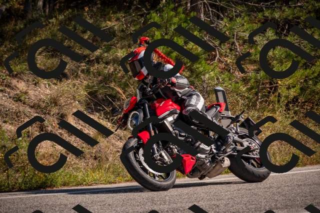 20251019124427-_5000693_am_