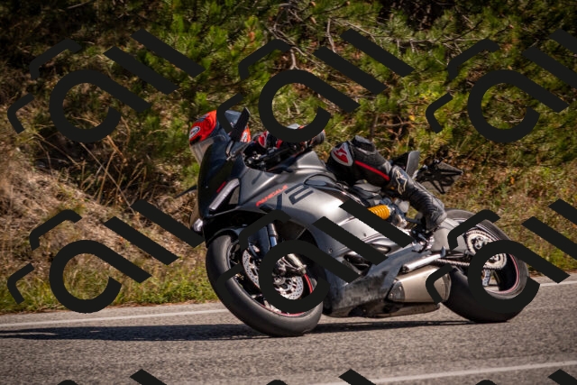 20251019124431-_5000701_am_