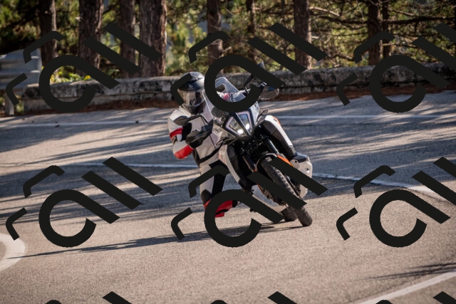 20251019125057-_5000773_am_