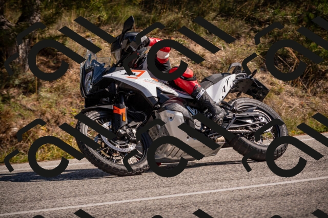 20251019125058-_5000777_am_