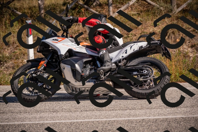 20251019125059-_5000779_am_