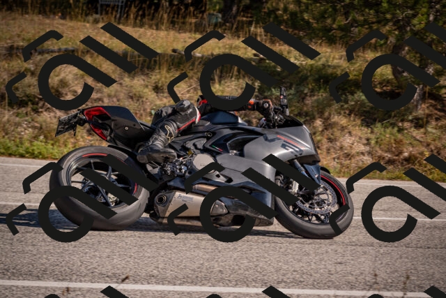 20251019125126-_5000795_am_