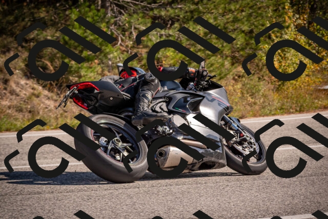 20251019125126-_5000796_am_