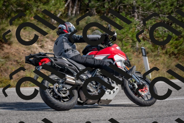 202510191410-DSC_7957_c4_